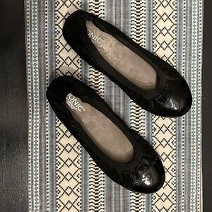 Vionic Allora size 9 black women’s flats